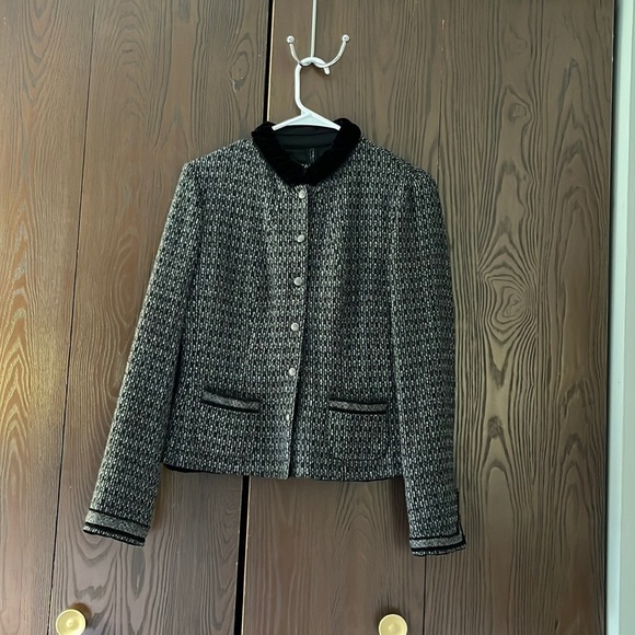 Tahari 50% wool black /gray with black velvet collar jacket. Size SP - Picture 1 of 12